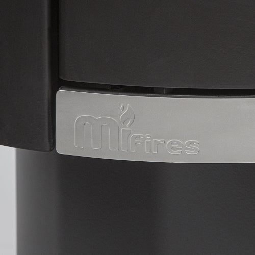 Ergonomically integrated stainless steel handles.