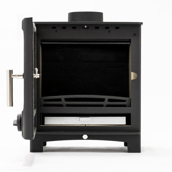 This durable steel bodied stove features a distinctive curved cast iron door, log retaining bar and cast ﬁreback that is both functional and enhances the overall appearance, especially when lit. This model also has a signature rotating primary air control.  
